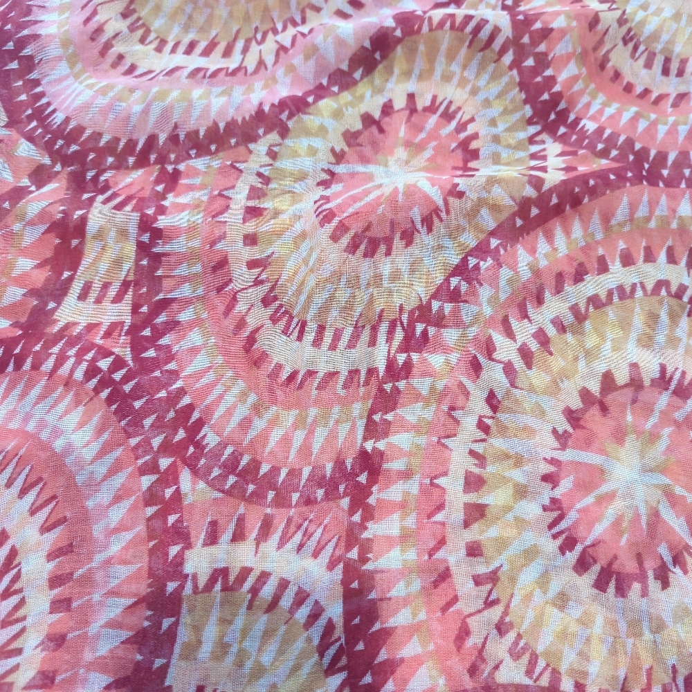 Kaleidoscope White Red Pink Tan Lightweight Kaleidoscope Pattern Scarf NWT - Picture 2 of 4